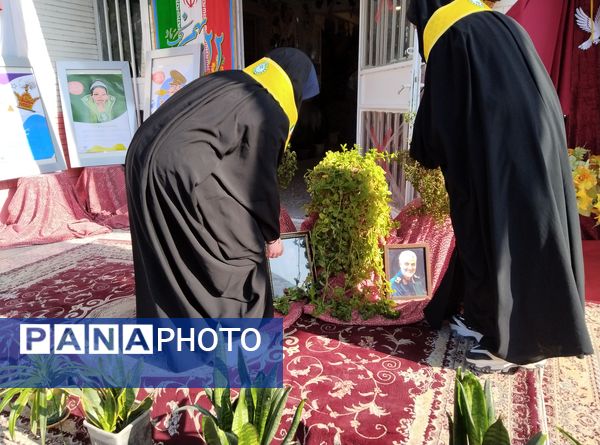 نواختن زنگ انقلاب در دبیرستان بنت‌الهدی صدر رضویه