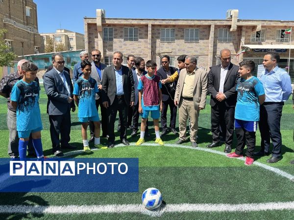 از زمین چمن تا میدان همدلی
