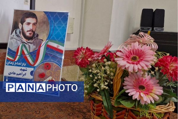 مزین کردن کلاس مدارس به نام شهدا با حضور مدیر آموزش و پرورش ناحیه دو شهرری 