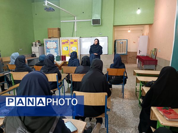 مسابقه مشاعره و حافظ‌خوانی در کانون شهدای فرهنگی ملارد