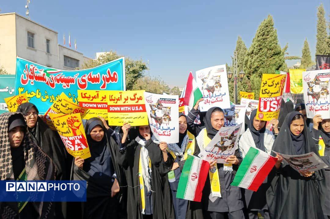 13 آبان؛ تجلی بیداری و استکبارستیزی دانش‌آموزان