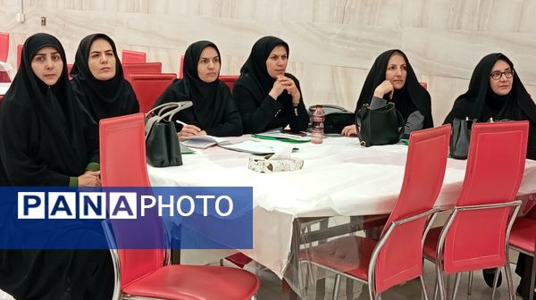 دوره توانمندسازی زیست‌محیطی برای مراقبان سلامت مدارس ابتدایی در چهارمحال و بختیاری