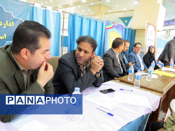 برپایی میز خدمت آموزش و پرورش خراسان شمالی