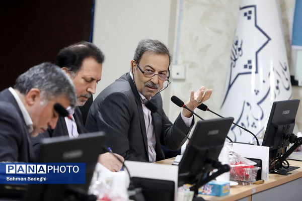 میزگرد علمی و آموزشی بررسی راهکارهای ارتقای کیفیت و تقویت مدارس دولتی