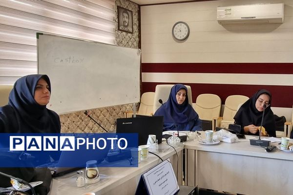 برگزار کارگاه‌های آموزشی ویژه رابطین امور بانوان مدارس منطقه کهریزک 