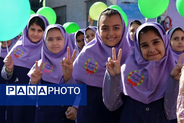 جشن میلاد حضرت زینب(س) با حضور مادر پرستار در دبستان علویان بهارستاندو