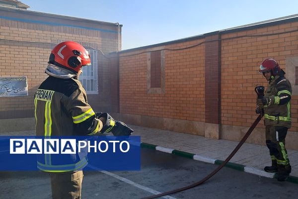 مراسم پدافند غیرعامل در دبیرستان بشارت بهارستاندو