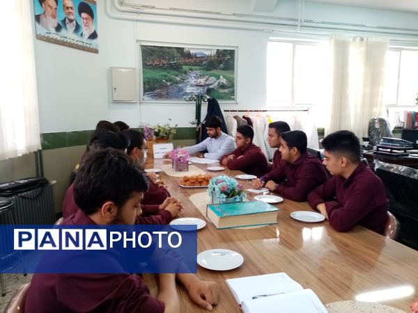 اولین نشست شورای دانش‌آموزی دبیرستان نمونه آیت الله خامنه‌ای کاشمر 