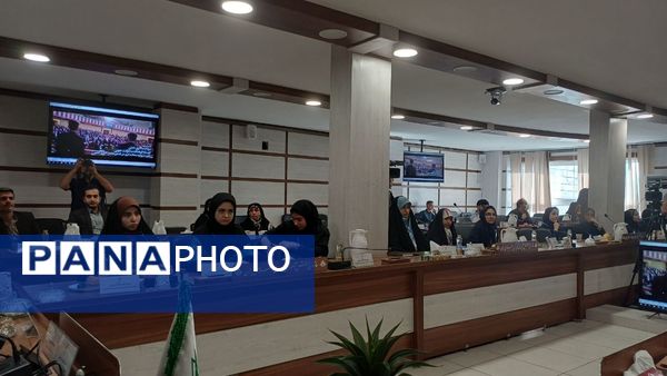 دانش‌آموزان در مسیر ساخت ایران