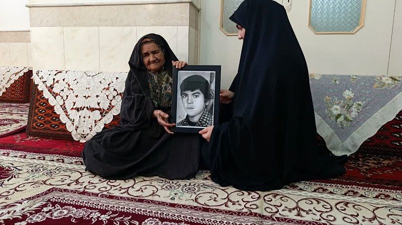 تقدیر از مادر شهید «علی اکبر خداداد» به مناسبت سالروز وفات حضرت ام البنین (س)
