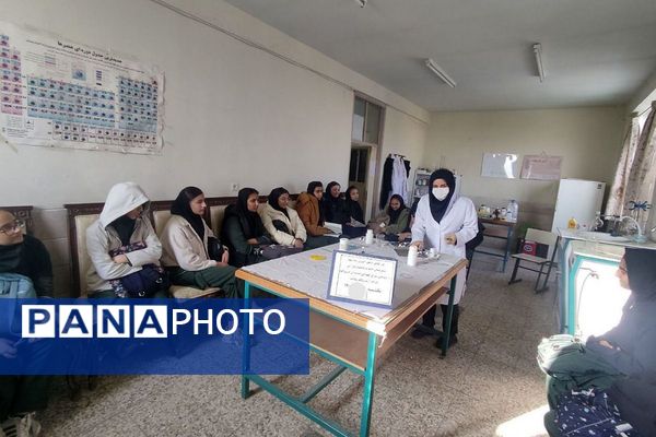 بازدید دانش‌آموزان فیروزکوهی از پژوهش‌سرای شهدای هسته‌ای 