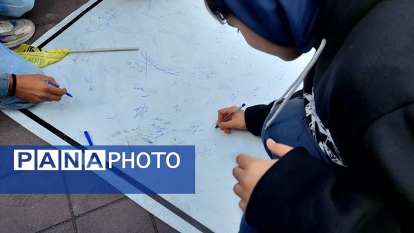 دانش‌آموزان پرچمداران استکبارستیزی در ۱۳ آبان