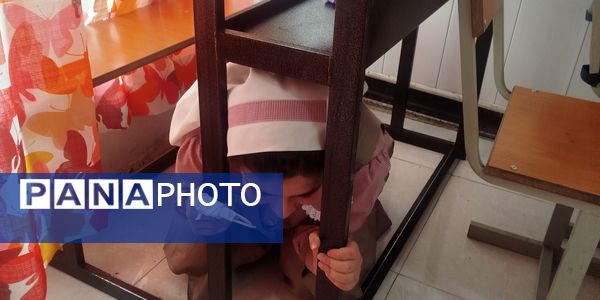 به صدا درآمدن آژیر مانور زلزله در دبستان ارمغان هستی ناحیه سه کرج