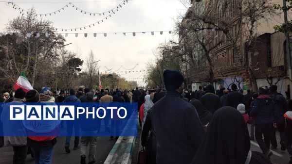 جشن پیروزی انقلاب در خیابان‌های تهران