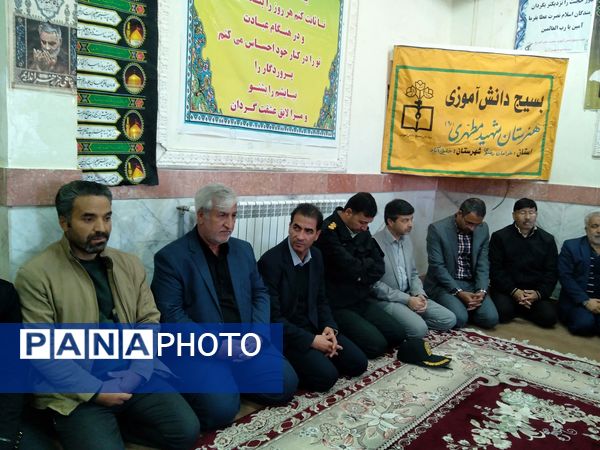 مراسم وداع با شهید گمنام در هنرستان کشاورزی شهید مطهری در شهرستان خلیل‌آباد