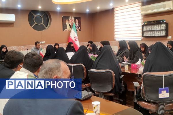 هم‌افزایی نیروهای پرورشی قطب پرند در نشست تخصصی رباط‌کریم