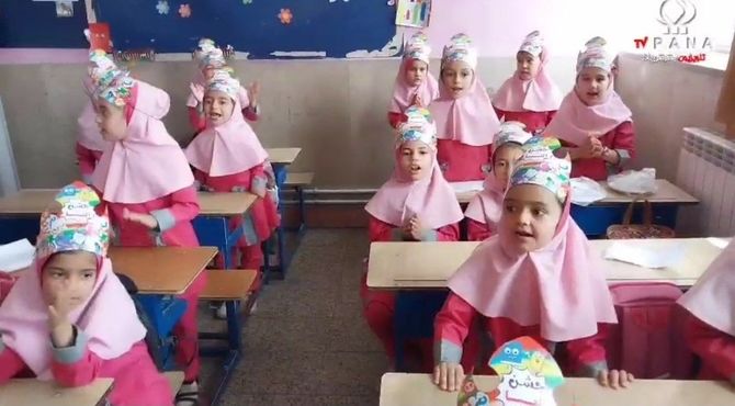 «جشن الفبا» کلاس اولی‌های دبستان دخترانه استقلال شهرضا