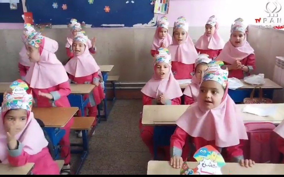 «جشن الفبا» کلاس اولی‌های دبستان دخترانه استقلال شهرضا