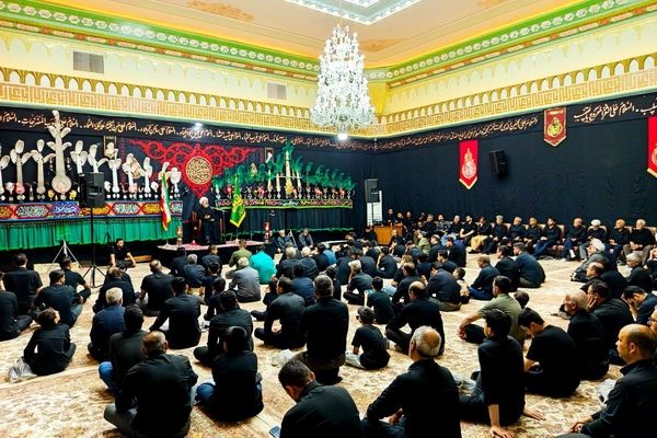 شب هفتم ماه محرم؛ تکیه علی اکبری کاشمر میزبان مسئولین این شهرستان