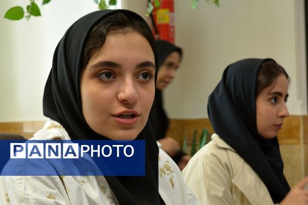 برای اولین‌بار؛ برگزاری کافه ۵۷ در دبیرستان‌ نمونه دولتی ولایت بهارستان‌دو