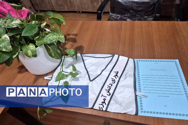 اولین جلسه شورای دانش‌آموزی با همراهی مدیر مدرسه هدی۱ 