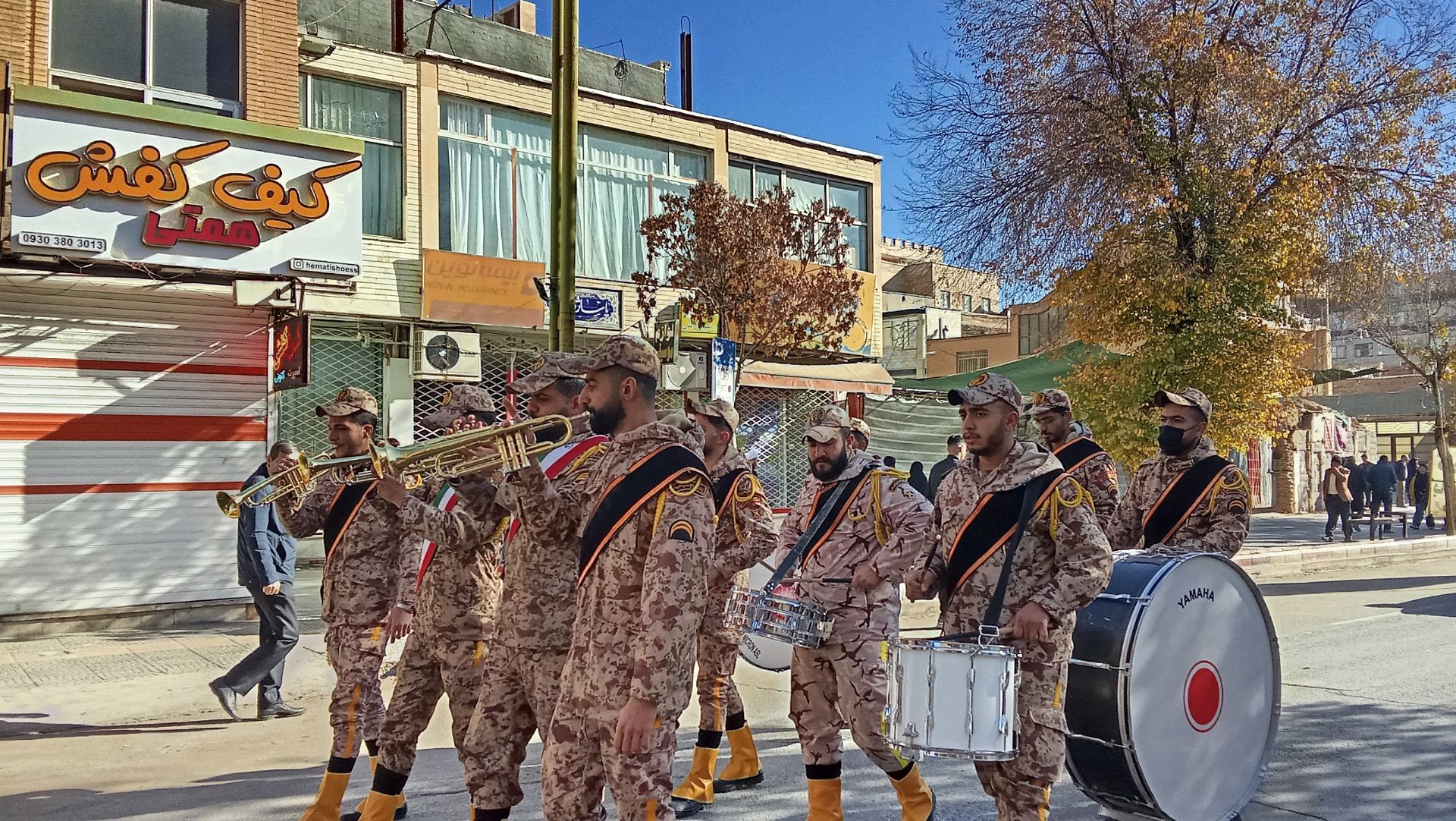 تشییع پیکرشهداى گمنام در شهرکرد 