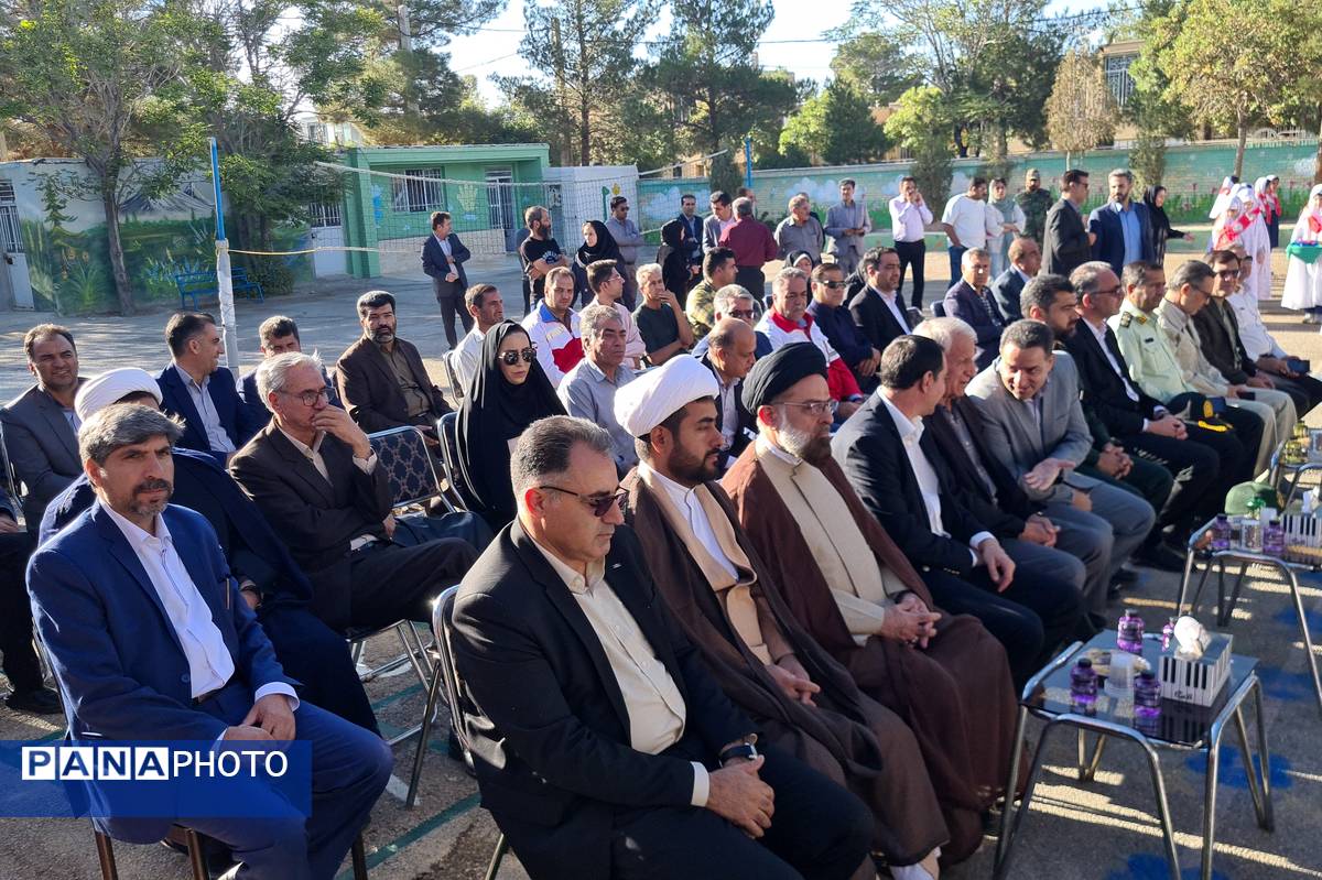 آیین نواختن زنگ ایثار و مقاومت در مدارس آباده