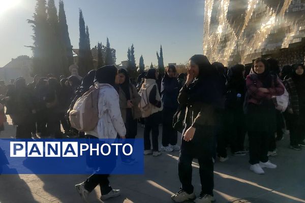 اردوی آمادگی و دفاعی دانش‌آموزان پایه نهم مدرسه فرشتگان در موزه دفاع مقدس