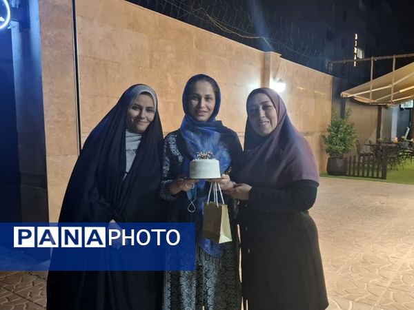 جشن روز معلم در دبستان عذرا پورشهریاری با برنامه های ویژه برگزار شد