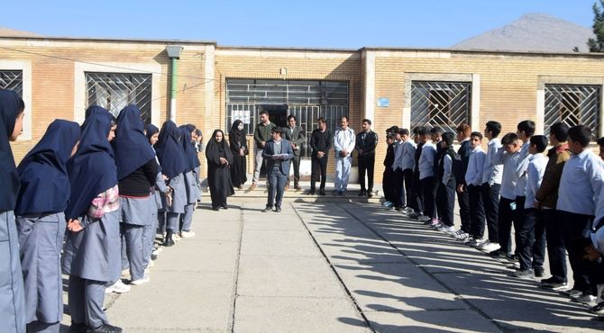 بازدید مسئولان آموزش و پرورش استان از مدرسه آیت الله کاشانی منطقه بیرانوند