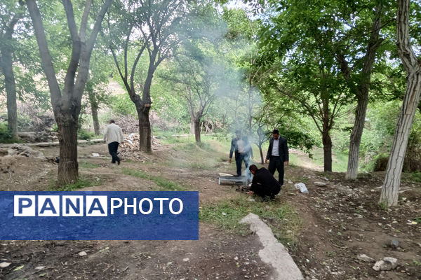 بازدید دانش‌آموزان جعفرآباد از کارگاه گلاب‌گیری روستای «بنابر»