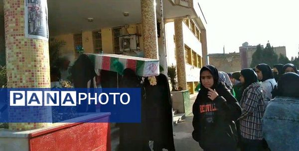 مراسم استقبال از شهید گمنام در دبیرستان دخترانه بهار آزادی فلاورجان 