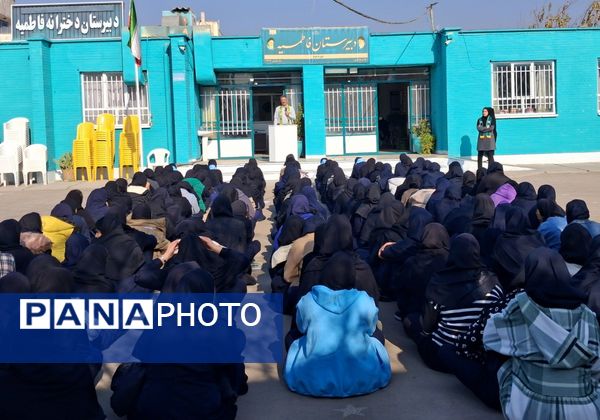 آموزش انواع دست ها و گره های پیشتازان در دبیرستان دخترانه فاطمیه