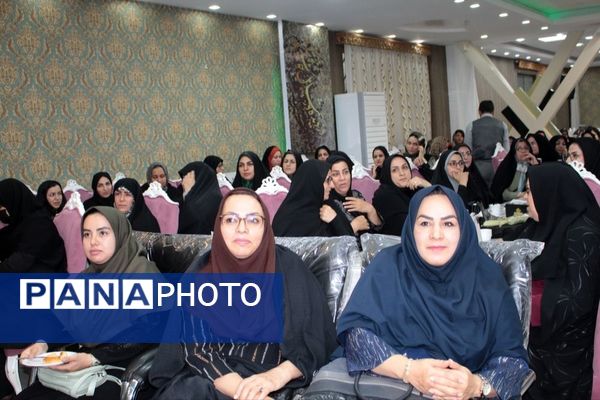 برگزاری اولین جلسه انجمن اولیاء و مربیان دبستان شاهد آقا مصطفی خمینی کاشمر
