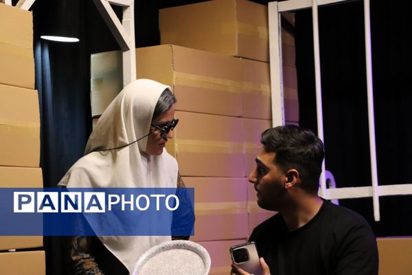 نمایش «در باران آمد» تا سوم مهرماه روی صحنه می‌رود