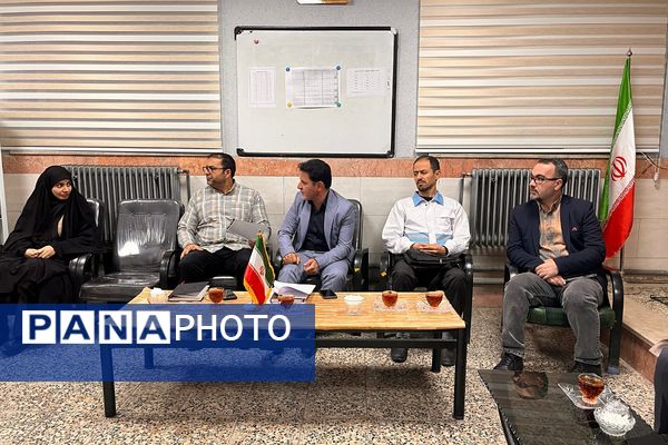 جلسه هماهنگی مانور زلزله در مدرسه شایستگان شهرستان قدس