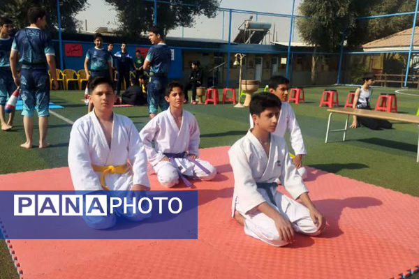 آیین افتتاحیه المپیاد ورزشی دانش‌آموزان در مدرسه شاهد افشار یزد