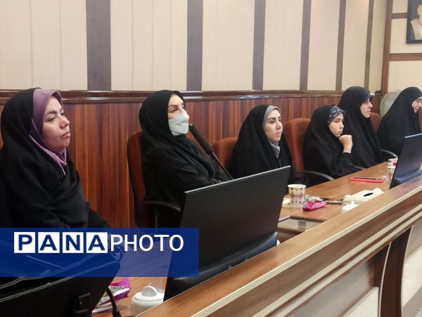 مراسم تقدیر از رابطین امور بانوان مدارس ناحیه یک شهرری