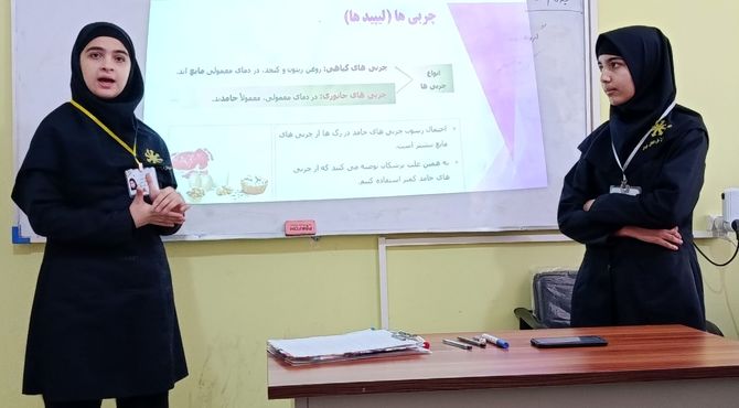 روزی که دانش آموزان جای خود را با معلمین عوض کردند