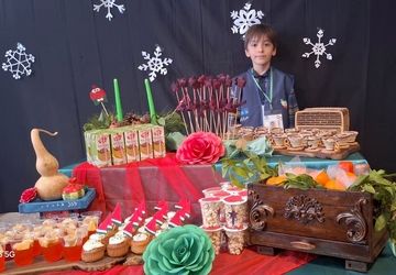 نه قلم، نه دفتر؛ تنها دیوان حافظ و بازی در یلدا