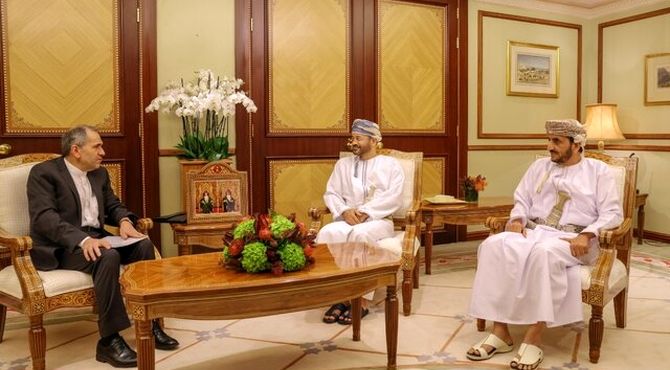 رایزنی تخت‌روانچی با وزیر خارجه عمان درباره مسائل دوجانبه و منطقه‌ای
