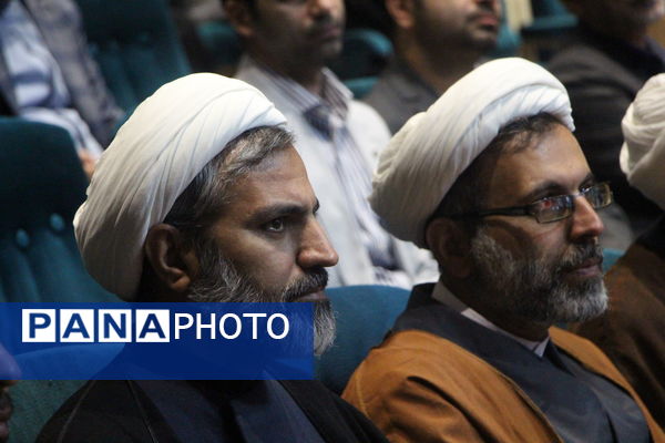 مراسم تقدیر از نخبه قرآنی دانشگاه فرهنگیان یزد 