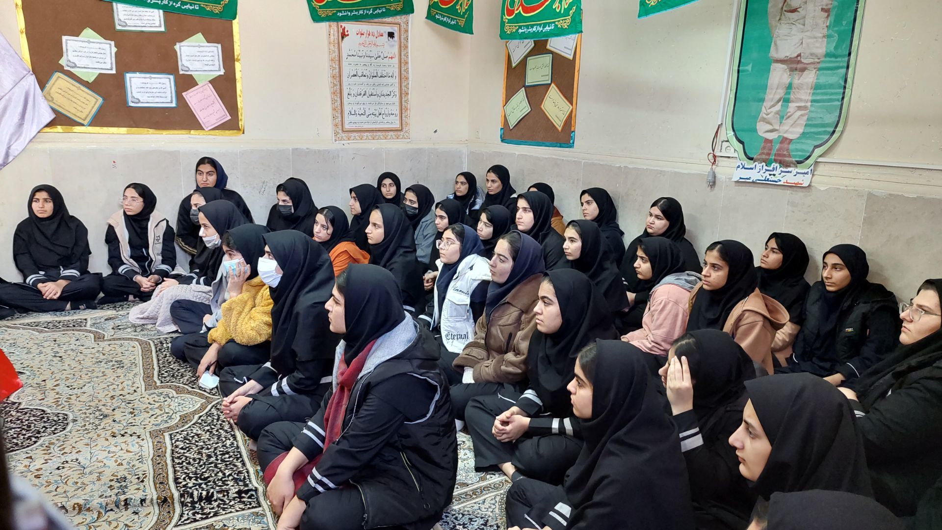 بازدید کارشناس ادبیات فارسی از مدرسه فاطمه الزهرا: تقویت پایه‌های ادبی در نسل آینده