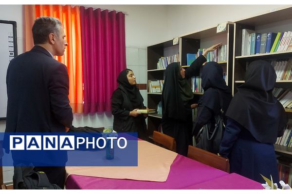  بازدید از کتابخوانه مدرسه حکمت بهارستان‌دو