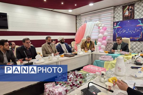 تقدیر از بانوان شاغل در اداره آموزش و پرورش کهریزک 