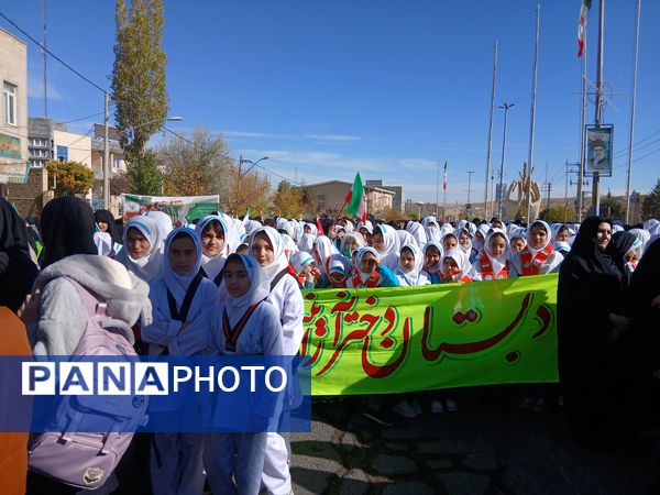 حضور پرشور فرهنگیان و دانش‌آموزان چاراویماق در یوم‌الله  ۱۳ آبان