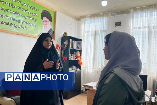 دیدار صمیمی آینده‌سازان با حافظان نظم و امنیت در کلانتری ۱۱ فیروزکوه