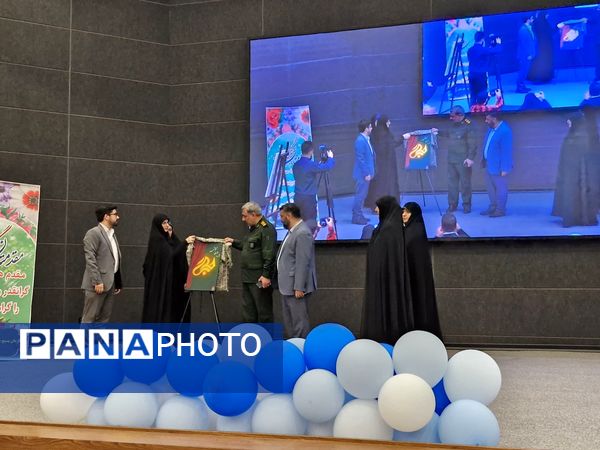 اجتماع بزرگ دانشآموزان بسیجی در هفته بسیج