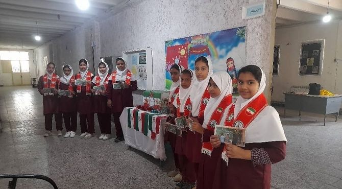 شکوفه‌‌های مهربانی در دبستان استقلال حاجی‌‌آباد
