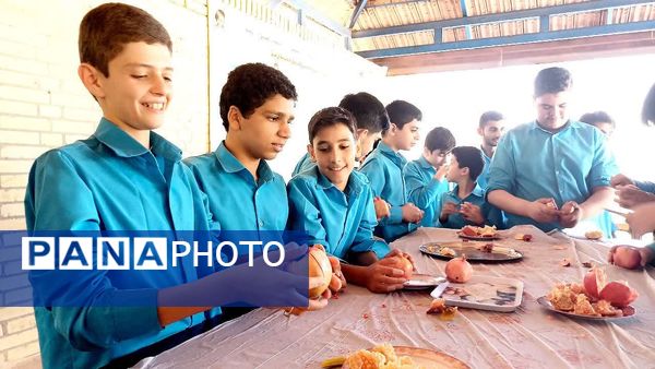 جشن صد دانه یاقوت در دبیرستان لقمان حکیم اشکذر 